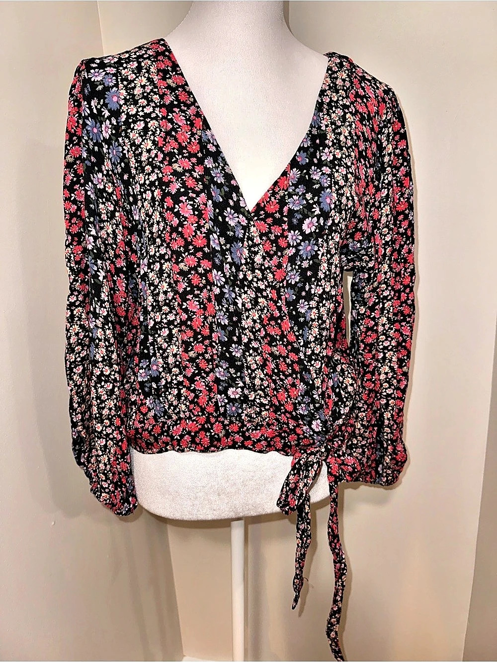 American Eagle Floral Tie-Front Blouse Black Pink Lavender Medium